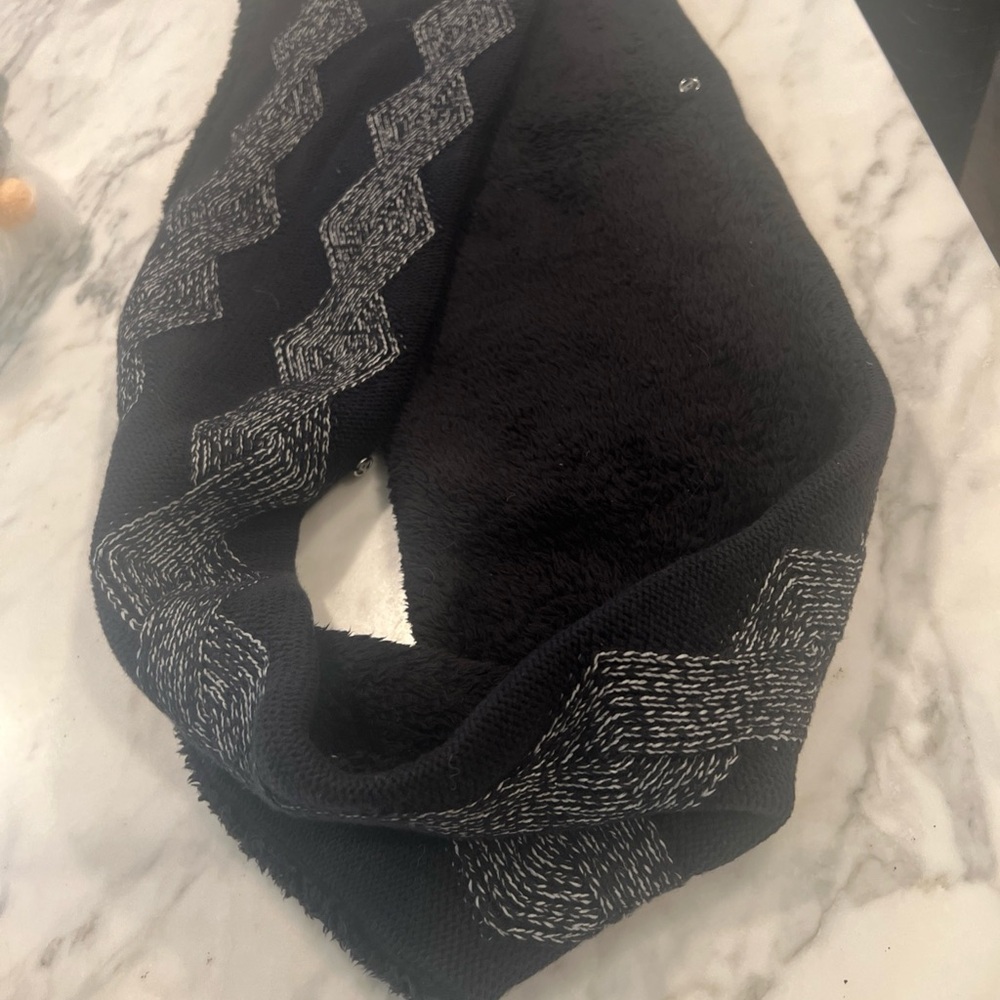 Ivivva Black Girls Knit Infinity Scarf Lululemon fleece lined OS